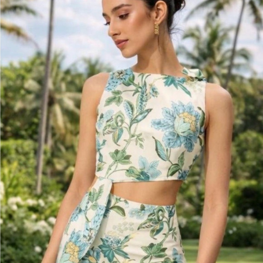 Floral Dress with Cutout in Cream and Aqua